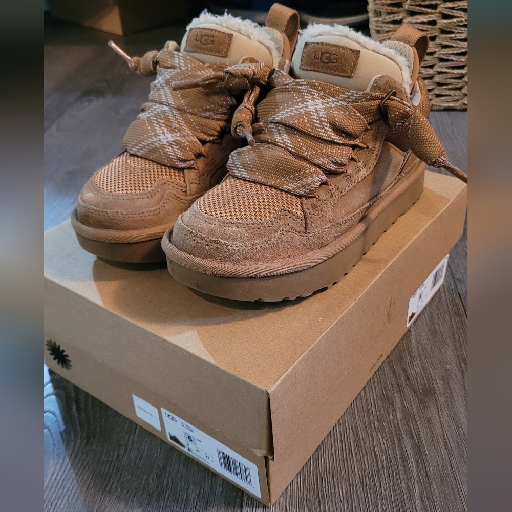 Woman's Ugg Lowmel Chestnut